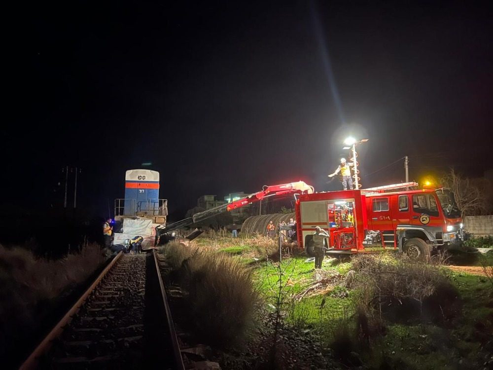 وفاة شخصين وإصابة 11 آخرين جراء تصادم قطار بسيارة في طرطوس