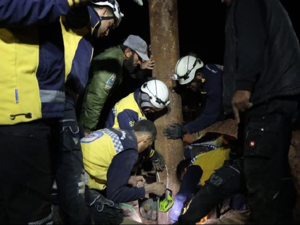 الدفاع المدني يرسل فريقين إضافيين لإنقاذ طفلة سقطت ببئر بريف إدلب