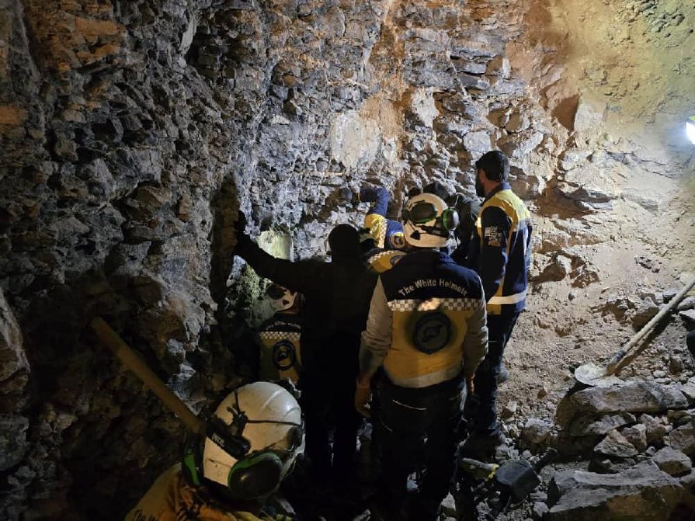 وزير الطوارئ يصل إلى موقع عملية إنقاذ طفلة سقطت في بئر بريف إدلب