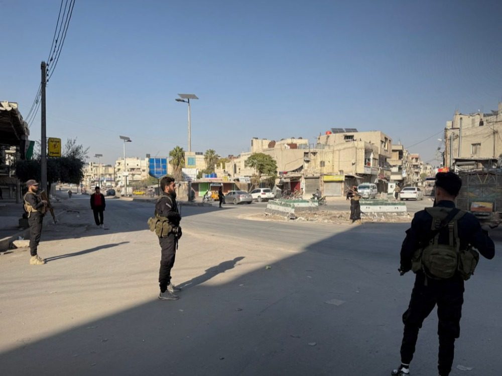 حمص.. الأمن الداخلي يفرض حظر تجوال لضبط الاستقرار في زيدل