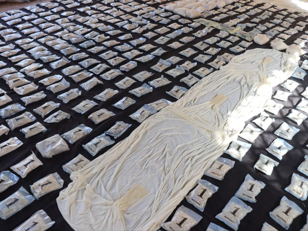 الداخلية: ضبط كميات كبيرة من المخدرات وأدوات تستخدم في عمليات التهريب