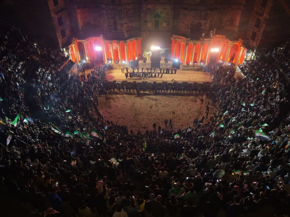 درعا.. فعاليات فنية وتراثية في مدرج بصرى الشام الأثري احتفالاً بذكرى التحرير