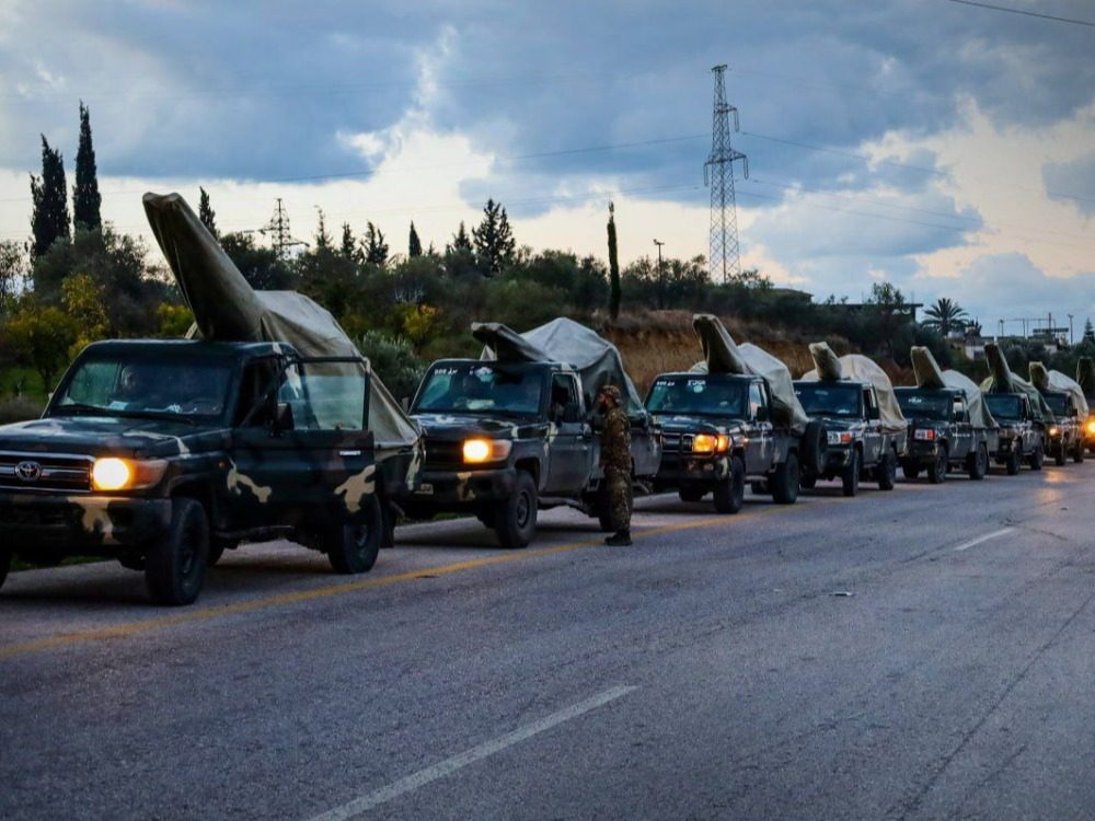 الجيش يرسل تعزيزات عسكرية من اللاذقية باتجاه جبهة دير حافر بريف حلب الشرقي