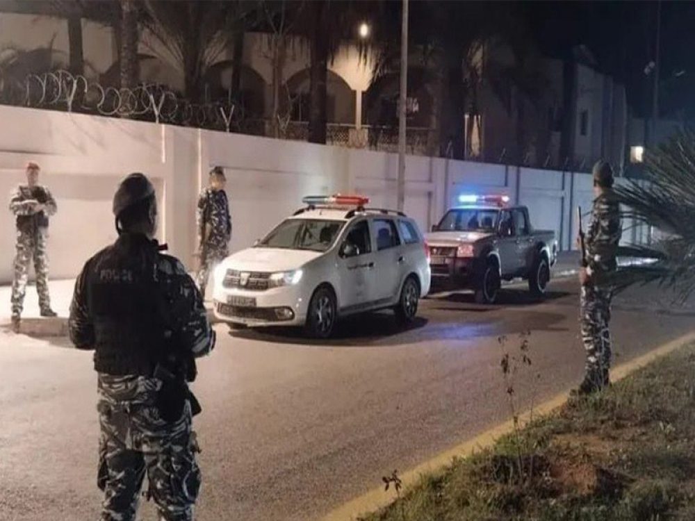 بعد مطاردة حافلة.. مقتل فتاة سورية في لبنان برصاص مجهولين