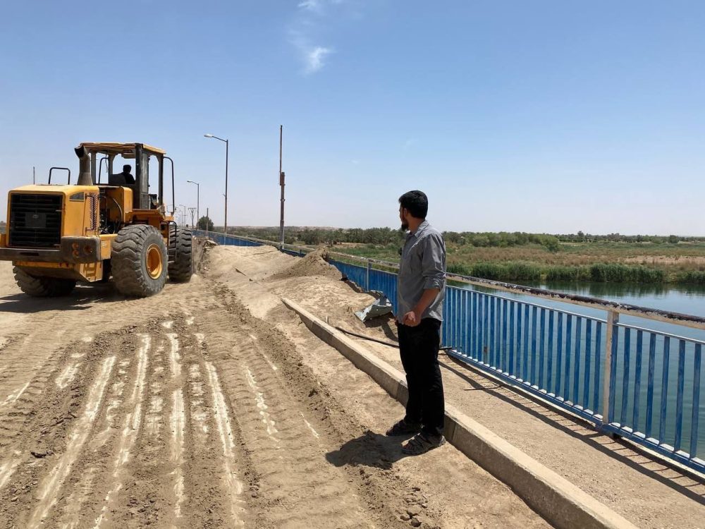 إزالة السواتر الترابية عن جسر الباغوز بريف ديرالزور