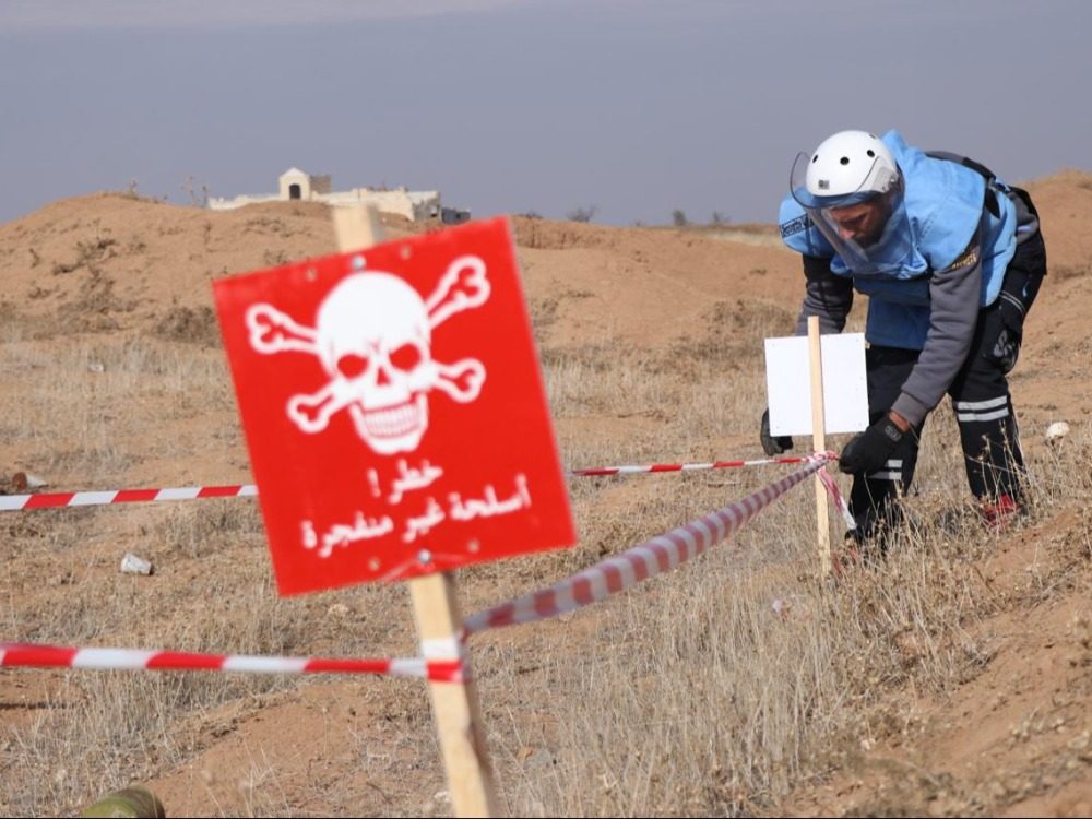 unexploded weapons بسبب مخلفات الحرب.. إصابتان خطيرتان في إدلب